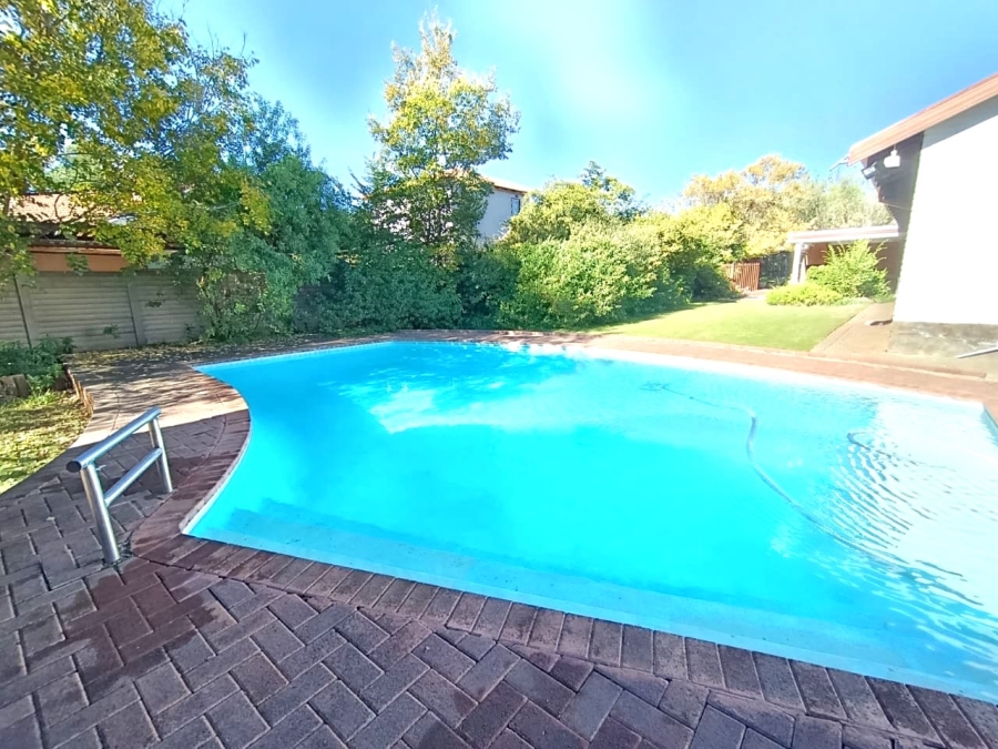 4 Bedroom Property for Sale in Langenhovenpark Free State